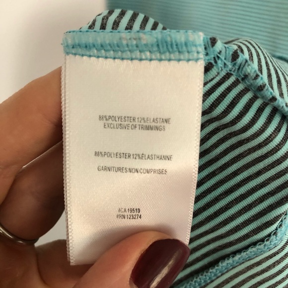 Lole Tee thatβs Striped and Sweat Wicking - Picture 6 of 9